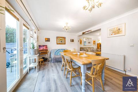 5 Blenheim Croft, Brackley, NN13 7ET