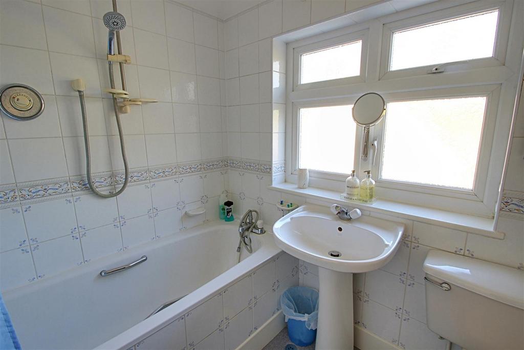 Family Bathroom.jpg