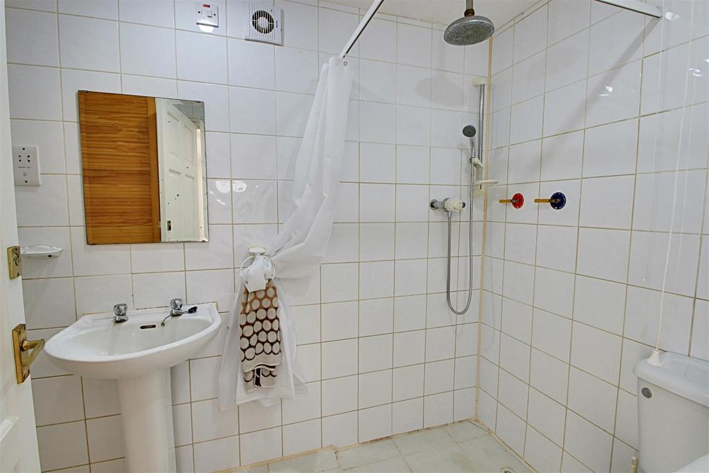 Summerhouse Shower Room.jpg