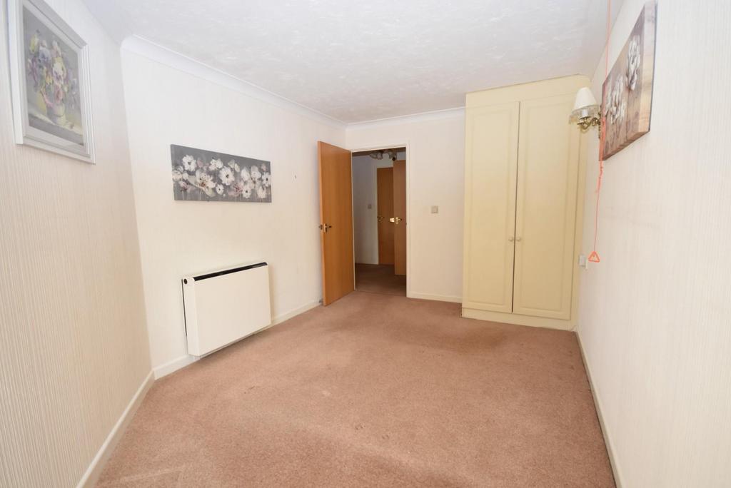 Bedroom..JPG