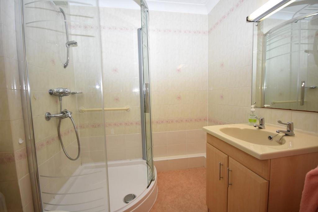 Shower room.JPG