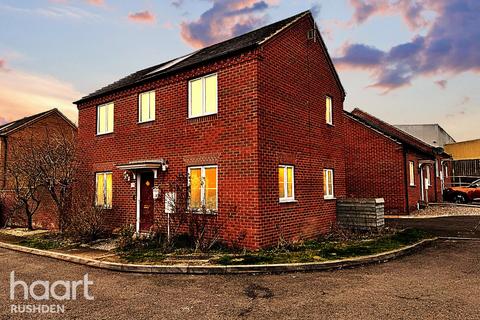 Whitley Close, Irthlingborough, NN9
