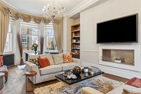 Flat R, 63 Drayton Gardens, London, SW10 9QZ
