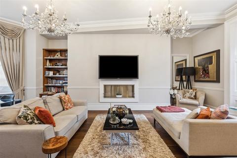 Flat R, 63 Drayton Gardens, London, SW10 9QZ