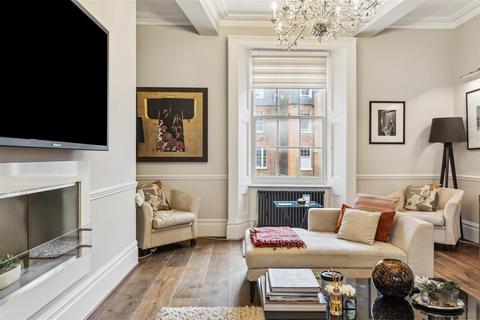 Flat R, 63 Drayton Gardens, London, SW10 9QZ