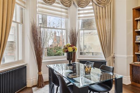 Flat R, 63 Drayton Gardens, London, SW10 9QZ