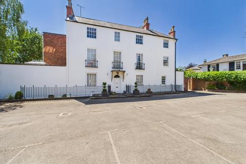 2 bedroom flat to rent, Cudnall Street, Charlton Kings, Cheltenham, GL53
