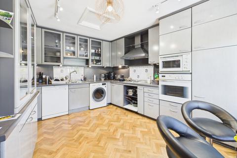 2 bedroom flat to rent, Cudnall Street, Charlton Kings, Cheltenham, GL53