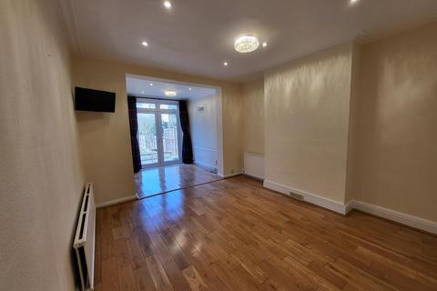 3 bedroom semi-detached house to rent, DOWNHURST AVENUE