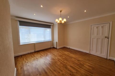 3 bedroom semi-detached house to rent, DOWNHURST AVENUE