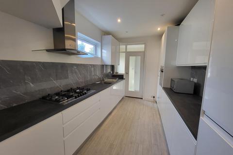 3 bedroom semi-detached house to rent, DOWNHURST AVENUE