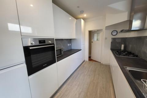 3 bedroom semi-detached house to rent, DOWNHURST AVENUE
