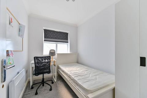 63 Hillary Drive, Isleworth, TW7 7EG