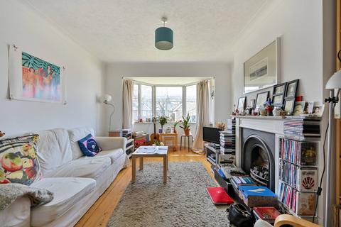 2 bedroom flat to rent, Roseleigh Close, St Margarets, Twickenham, TW1