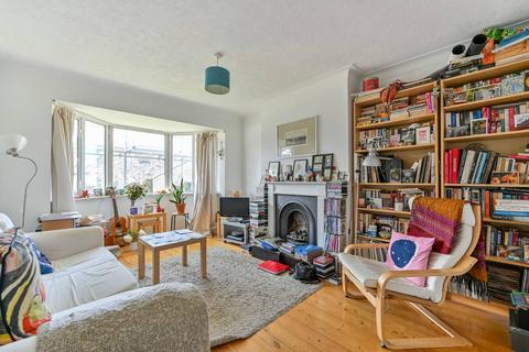 2 bedroom flat to rent, Roseleigh Close, St Margarets, Twickenham, TW1