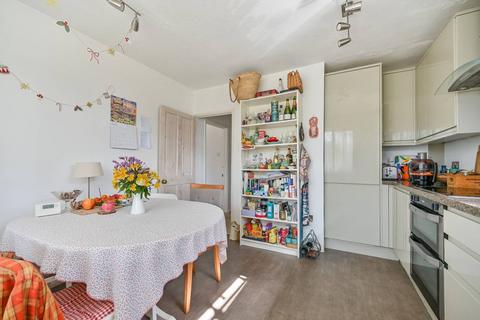2 bedroom flat to rent, Roseleigh Close, St Margarets, Twickenham, TW1