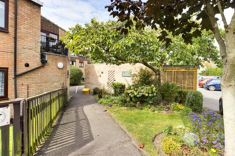 1 bedroom apartment for sale, Homecliffe House 466-470, Lymington Road, Highcliffe, Christchurch, BH23