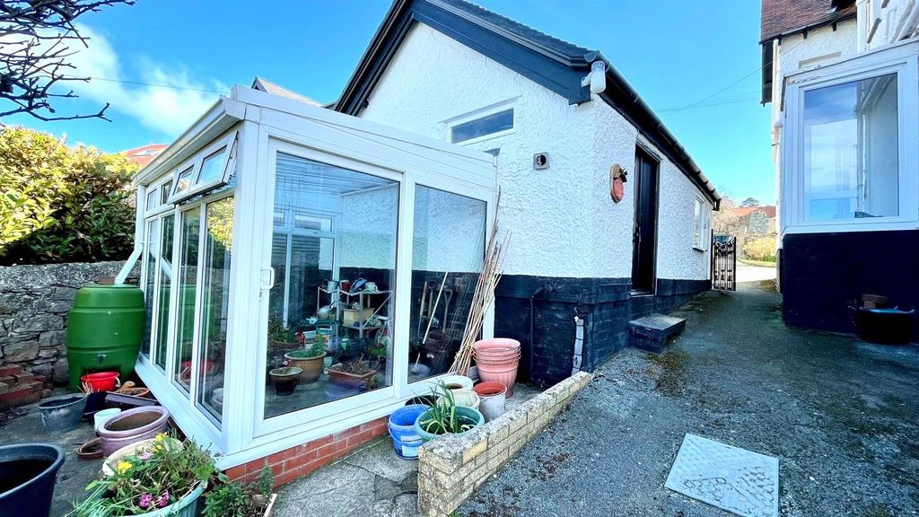 Separate Upvc SUN ROOM/POTTING AREA