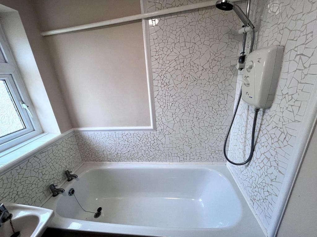 BATHROOM 1.2.jpg