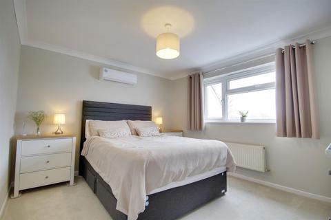 19 Bishops Road, Somersham, Huntingdon, PE28 3HP