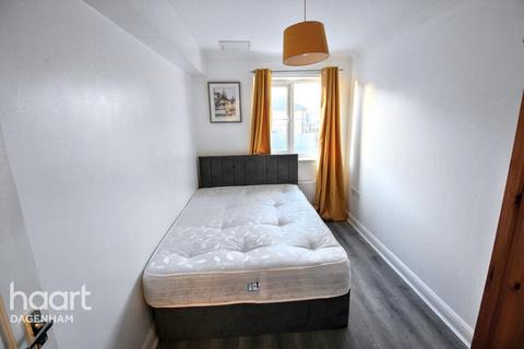 2 bedroom apartment to rent, St Mark's Place, Dagenham