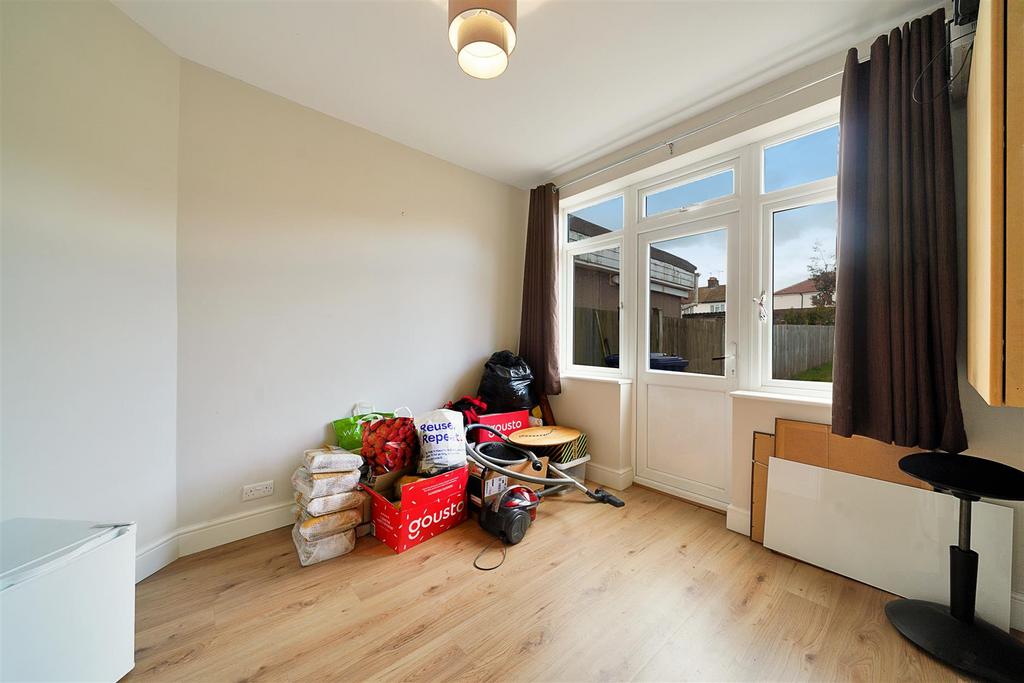 23 Horsenden Crescent - u A0 G86 Zi R83g EJ1 Issm K.jpg