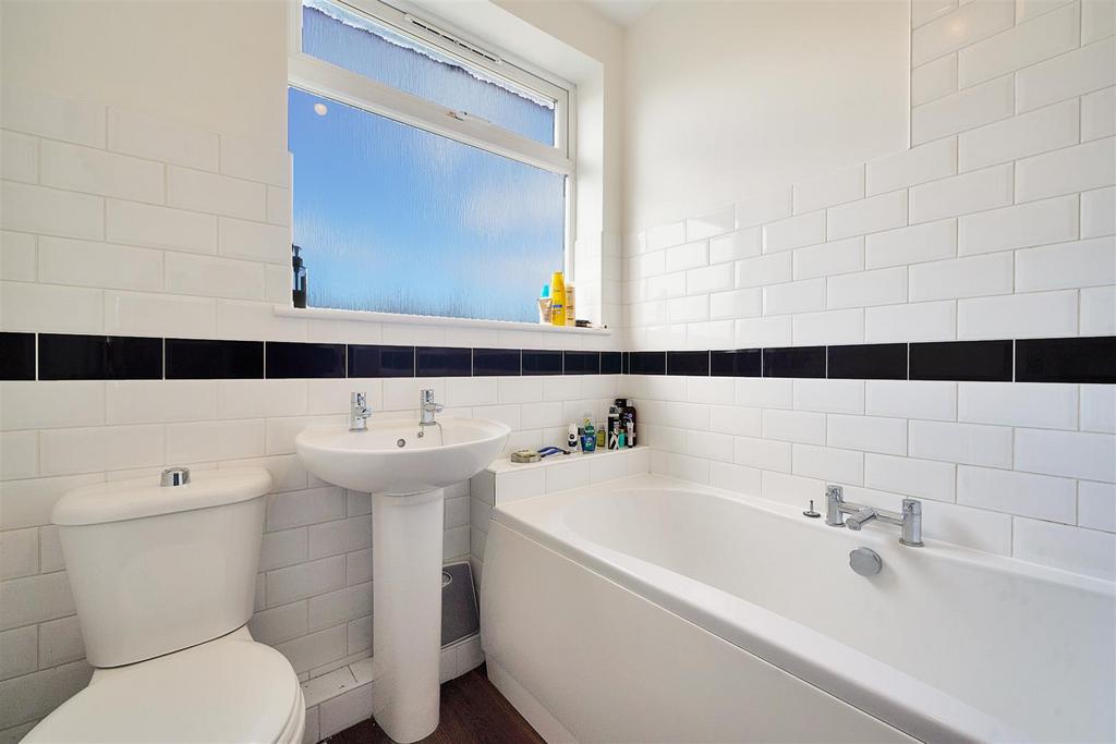 23 Horsenden Crescent - BDdv CKxq2pk J6 Ly Qzmpz.jpg