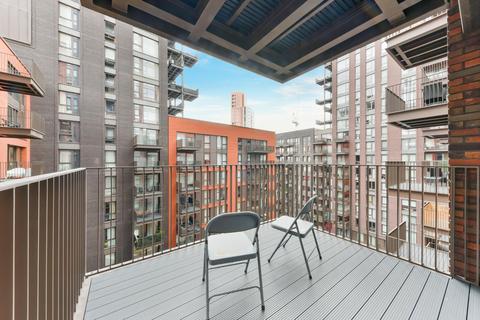2 bedroom apartment for sale, Legacy Building, Embassy Garden, SW11