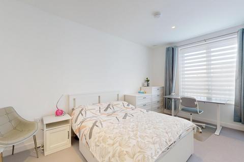 2 bedroom flat to rent, Ribbon Lane