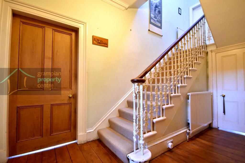Hallway 1.JPG