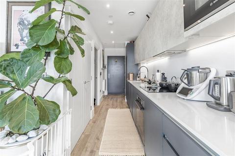 1 bedroom flat for sale, Durnsford Road, SW19