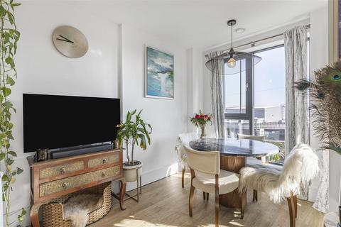 1 bedroom flat for sale, Durnsford Road, SW19