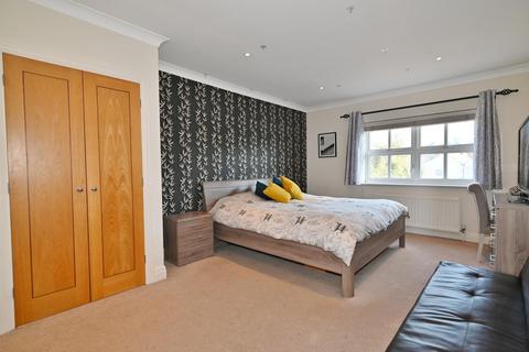 4 Knights Place, Twickenham, TW2 6QT