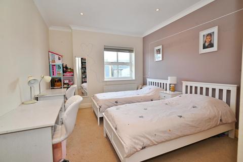 4 Knights Place, Twickenham, TW2 6QT