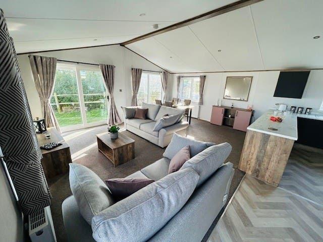 CAR0063626 - Luxury Lodge