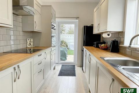 3 bedroom terraced house for sale, Penn Road, Penn