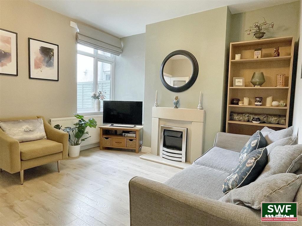 Sitting / dining room