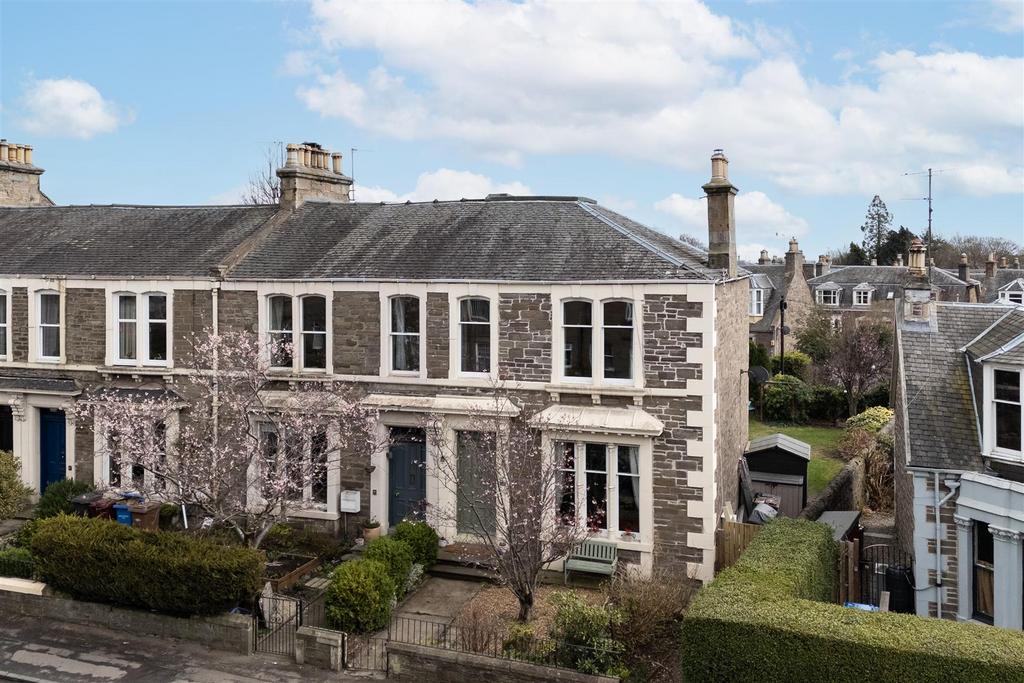 Forfar Road Forfar Road, Dundee DD4 3 bed semi-detached house - £270,000