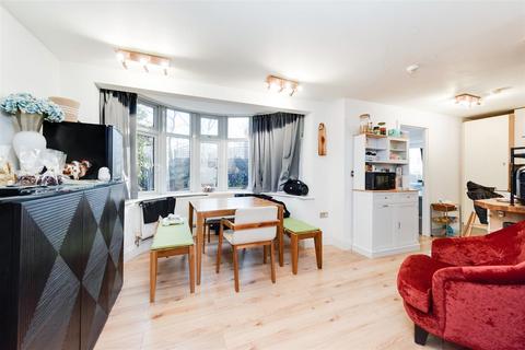 Flat 1, 2b Renters Avenue, London, NW4 3RA