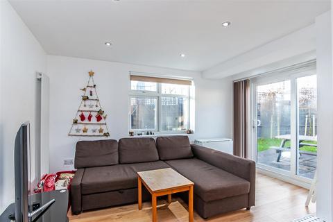 Flat 1, 2b Renters Avenue, London, NW4 3RA