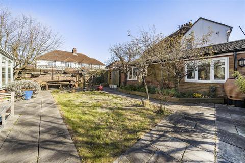 3 bedroom detached house for sale, Cowper Road, Bedford