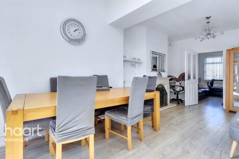 242 South End Road, Rainham, RM13 7XT