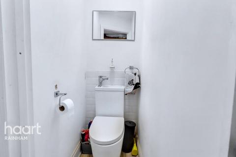 242 South End Road, Rainham, RM13 7XT