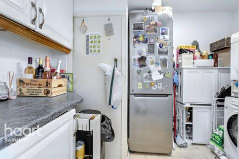 242 South End Road, Rainham, RM13 7XT