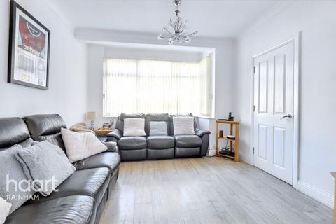 242 South End Road, Rainham, RM13 7XT