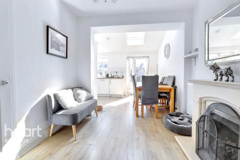 242 South End Road, Rainham, RM13 7XT