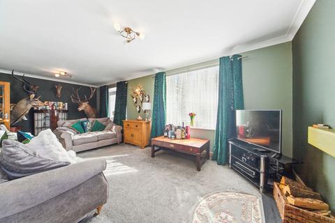14 Rose Lea Close, Hillam, Leeds, LS25 5HJ