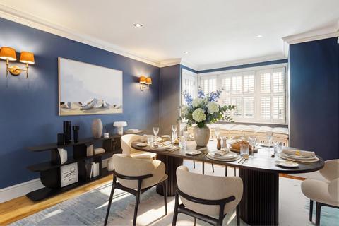 4 bedroom terraced house to rent, Roland Way, London