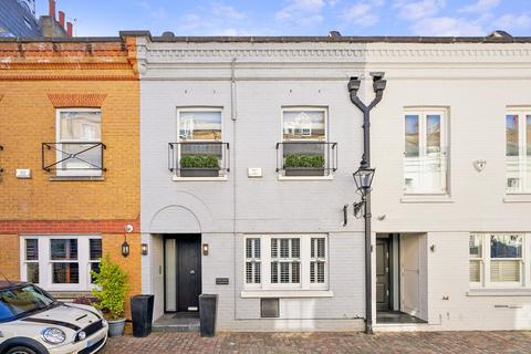 4 bedroom terraced house to rent, Roland Way, London