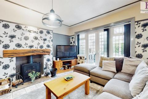 4 bedroom semi-detached house for sale, The Avenue, Hipperholme, Halifax